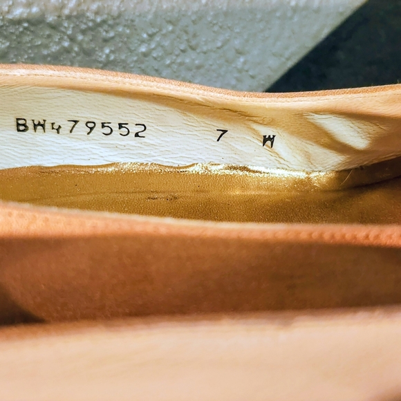 Stuart Weitzman Elegant Tan Women's Heels - Picture 6 of 7